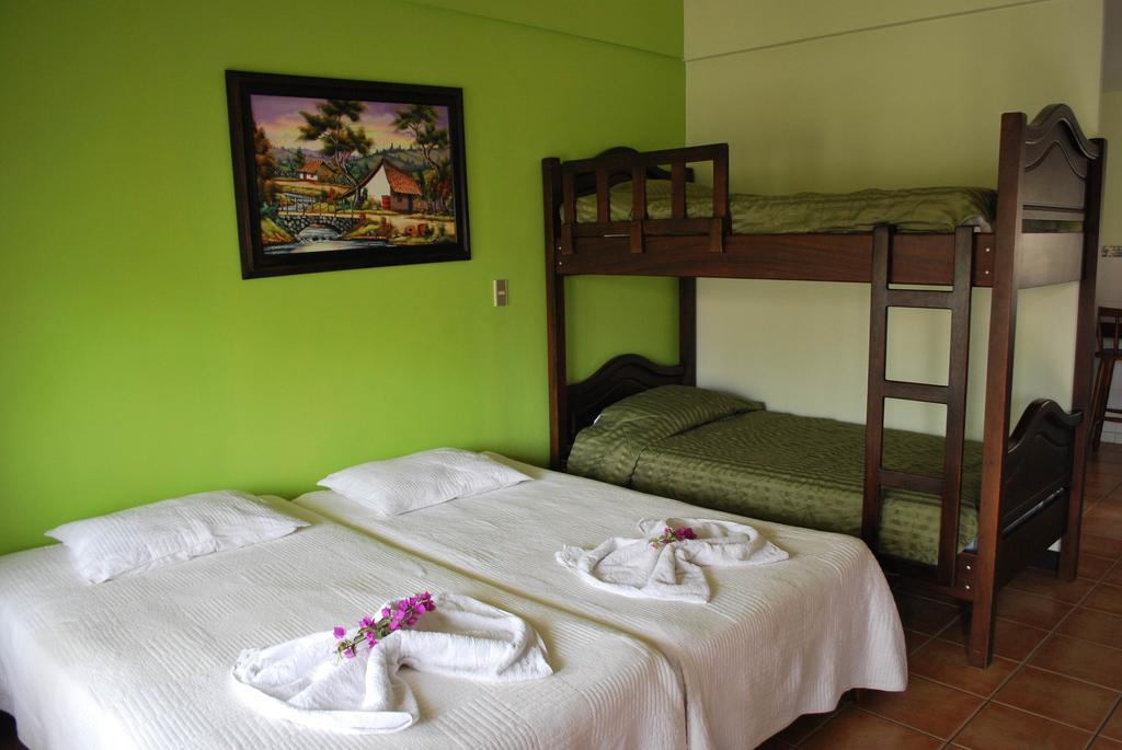 Dos Palmas Studio Apartments Rio Segundo Екстер'єр фото