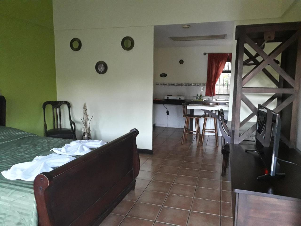 Dos Palmas Studio Apartments Rio Segundo Екстер'єр фото