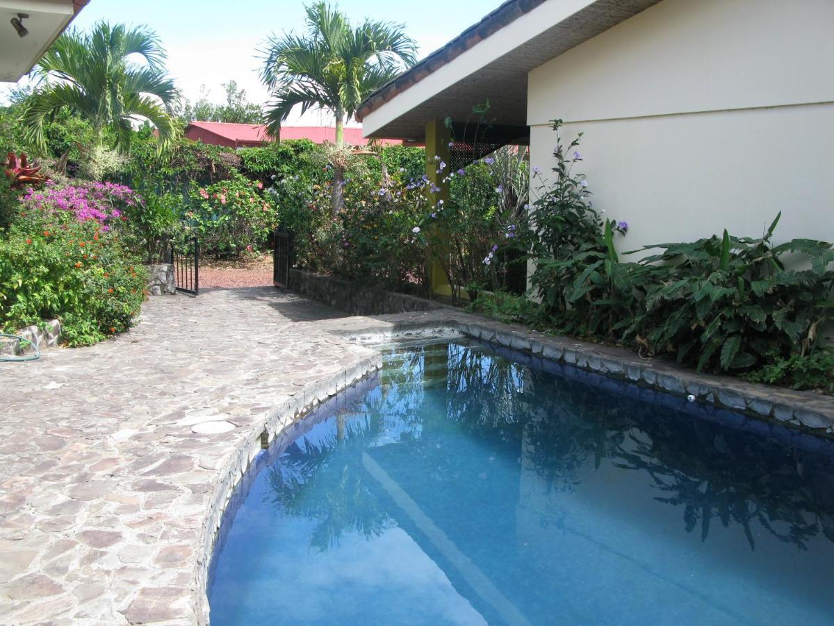 Dos Palmas Studio Apartments Rio Segundo Екстер'єр фото